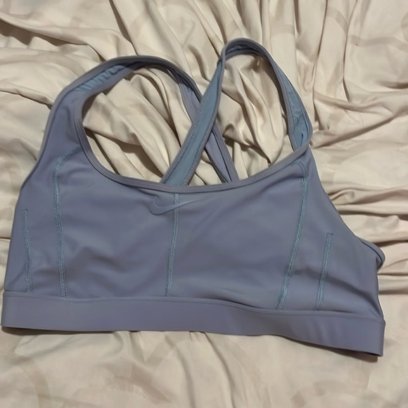 nike sports bra brand new doesn’t fit L - Picture 1 of 1